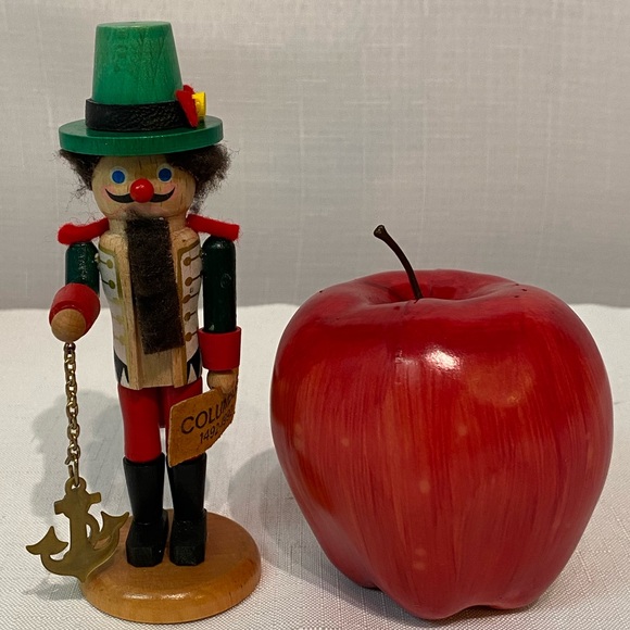 Steinbach Mini Christopher Columbus Nutcracker w/Anchor & Sign 1492-1992 5" Tall - Picture 3 of 16